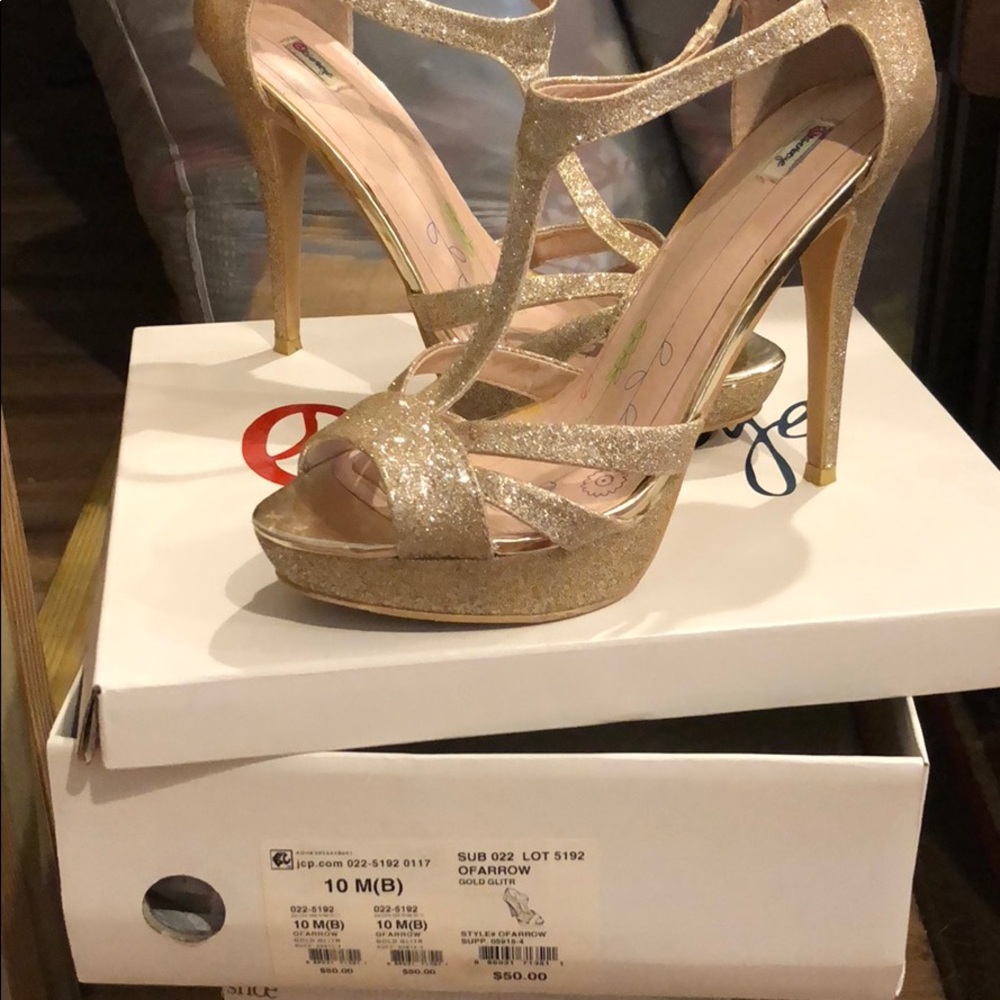 Gold glitter size 10 heels